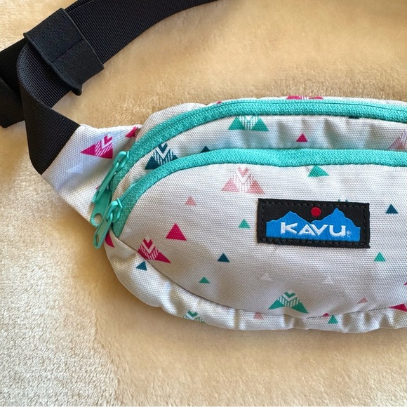 KAVU 90’s Design Fannypack / Waistbag - Picture 2 of 4